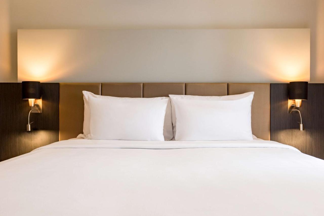 Radisson Hotel Tamboho Waterfront Antananarivo Ngoại thất bức ảnh