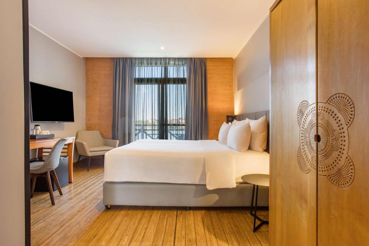 Radisson Hotel Tamboho Waterfront Antananarivo Ngoại thất bức ảnh