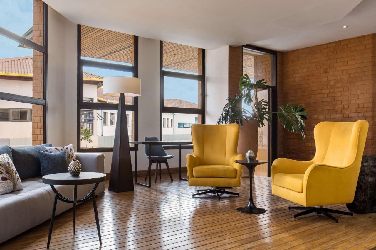 Radisson Hotel Tamboho Waterfront Antananarivo Ngoại thất bức ảnh