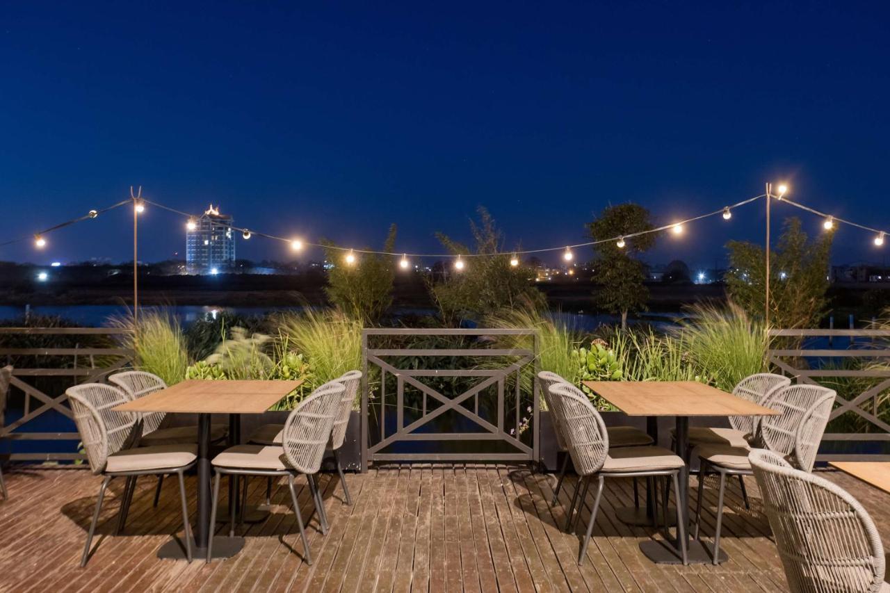 Radisson Hotel Tamboho Waterfront Antananarivo Ngoại thất bức ảnh