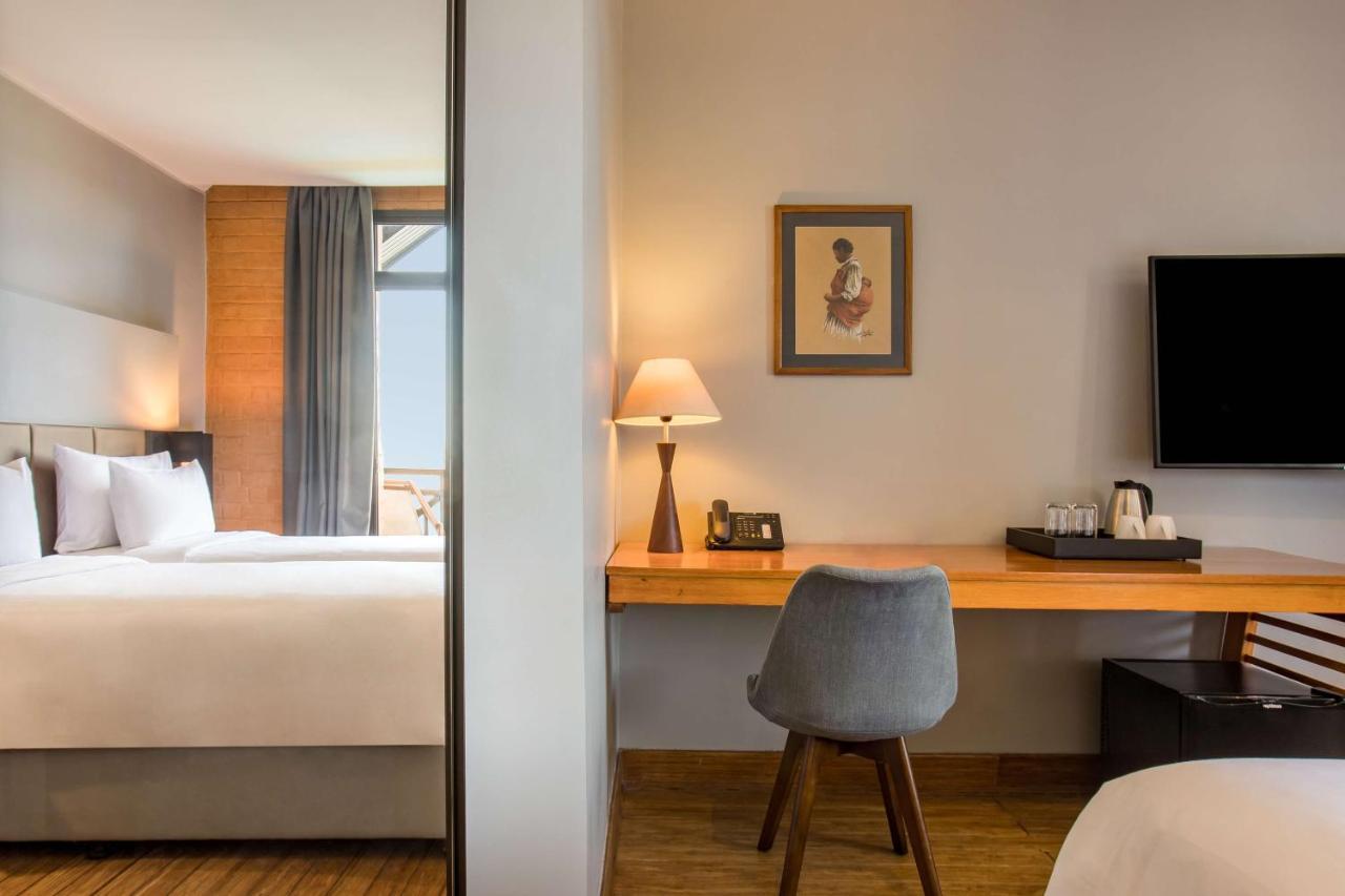 Radisson Hotel Tamboho Waterfront Antananarivo Ngoại thất bức ảnh