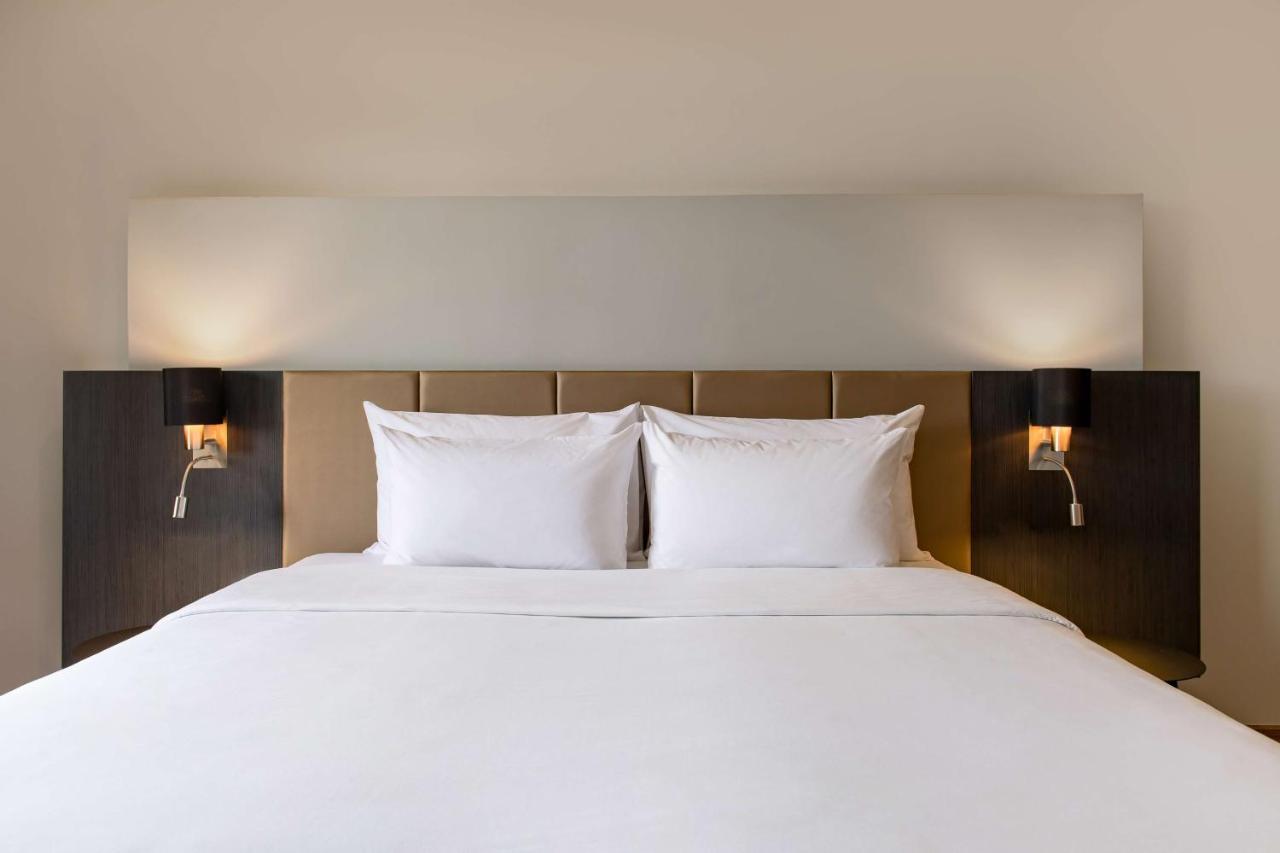 Radisson Hotel Tamboho Waterfront Antananarivo Ngoại thất bức ảnh