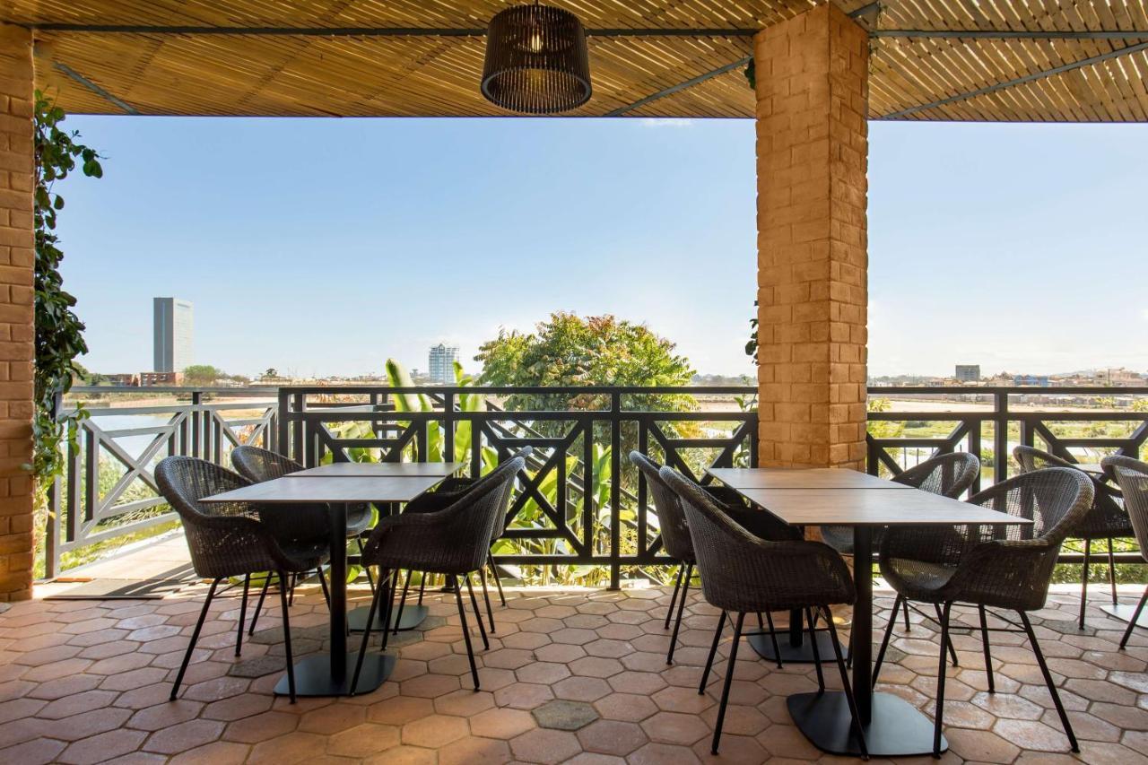 Radisson Hotel Tamboho Waterfront Antananarivo Ngoại thất bức ảnh