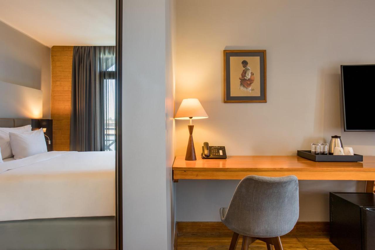 Radisson Hotel Tamboho Waterfront Antananarivo Ngoại thất bức ảnh