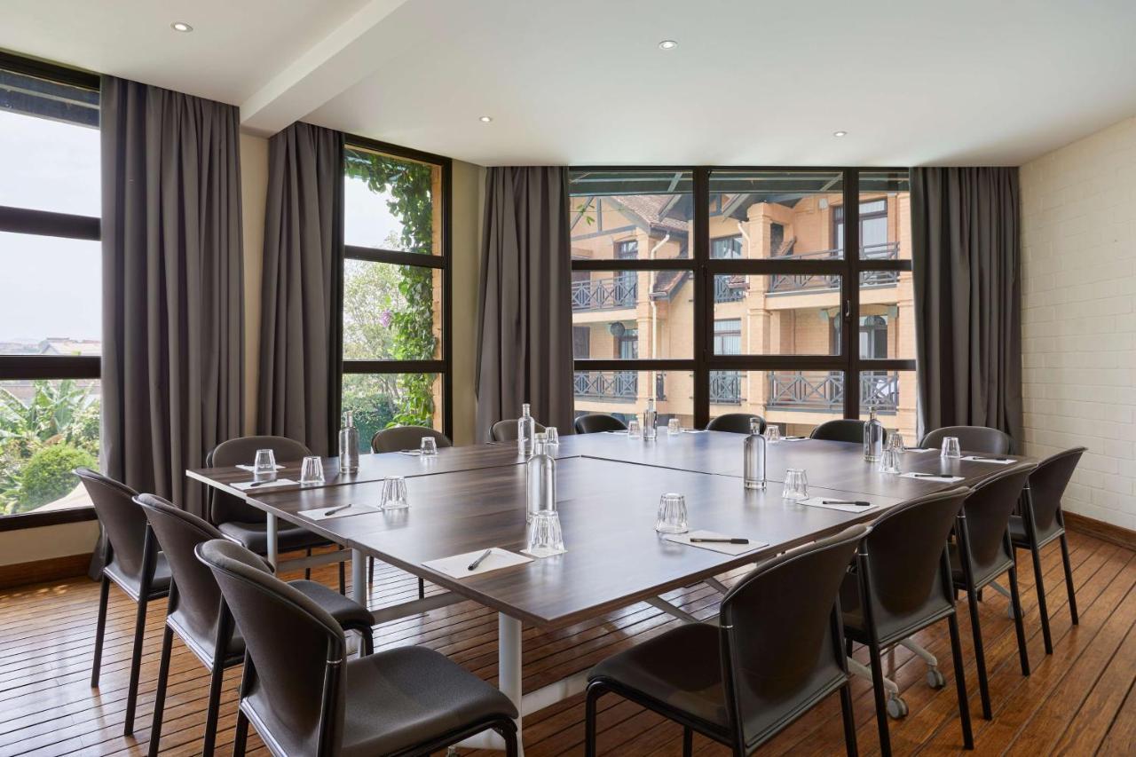 Radisson Hotel Tamboho Waterfront Antananarivo Ngoại thất bức ảnh