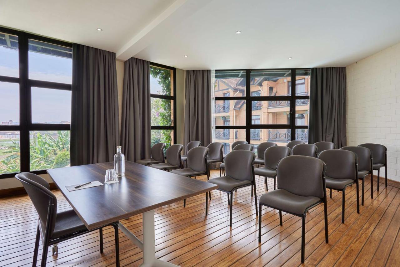 Radisson Hotel Tamboho Waterfront Antananarivo Ngoại thất bức ảnh
