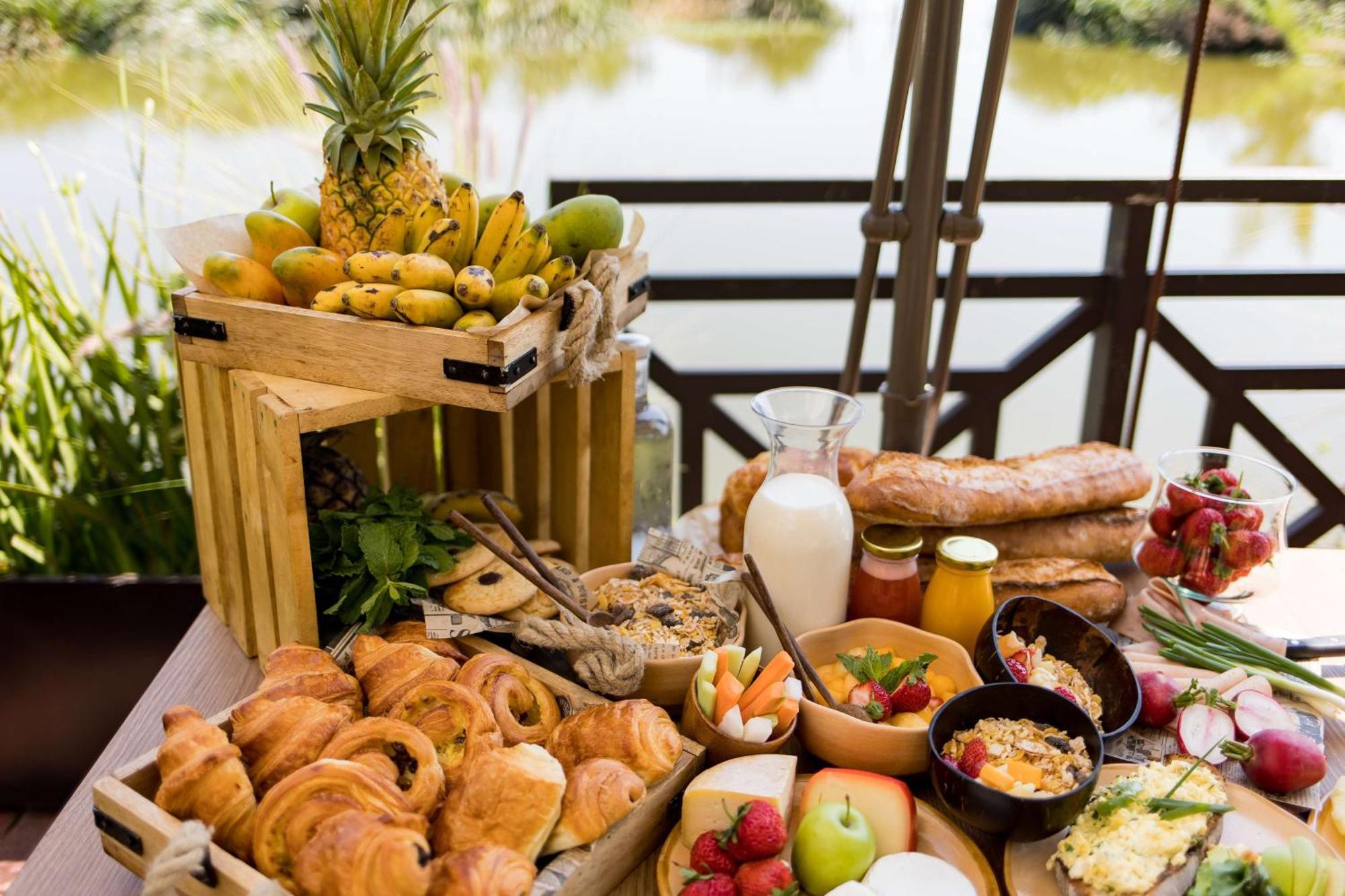 Radisson Hotel Tamboho Waterfront Antananarivo Ngoại thất bức ảnh