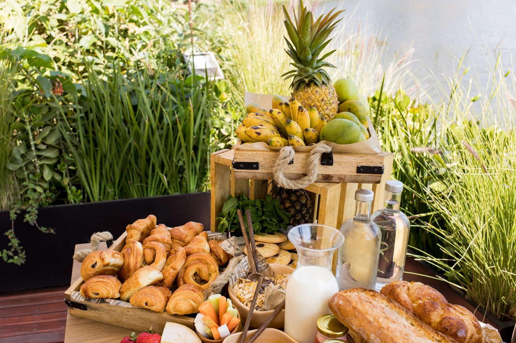 Radisson Hotel Tamboho Waterfront Antananarivo Ngoại thất bức ảnh