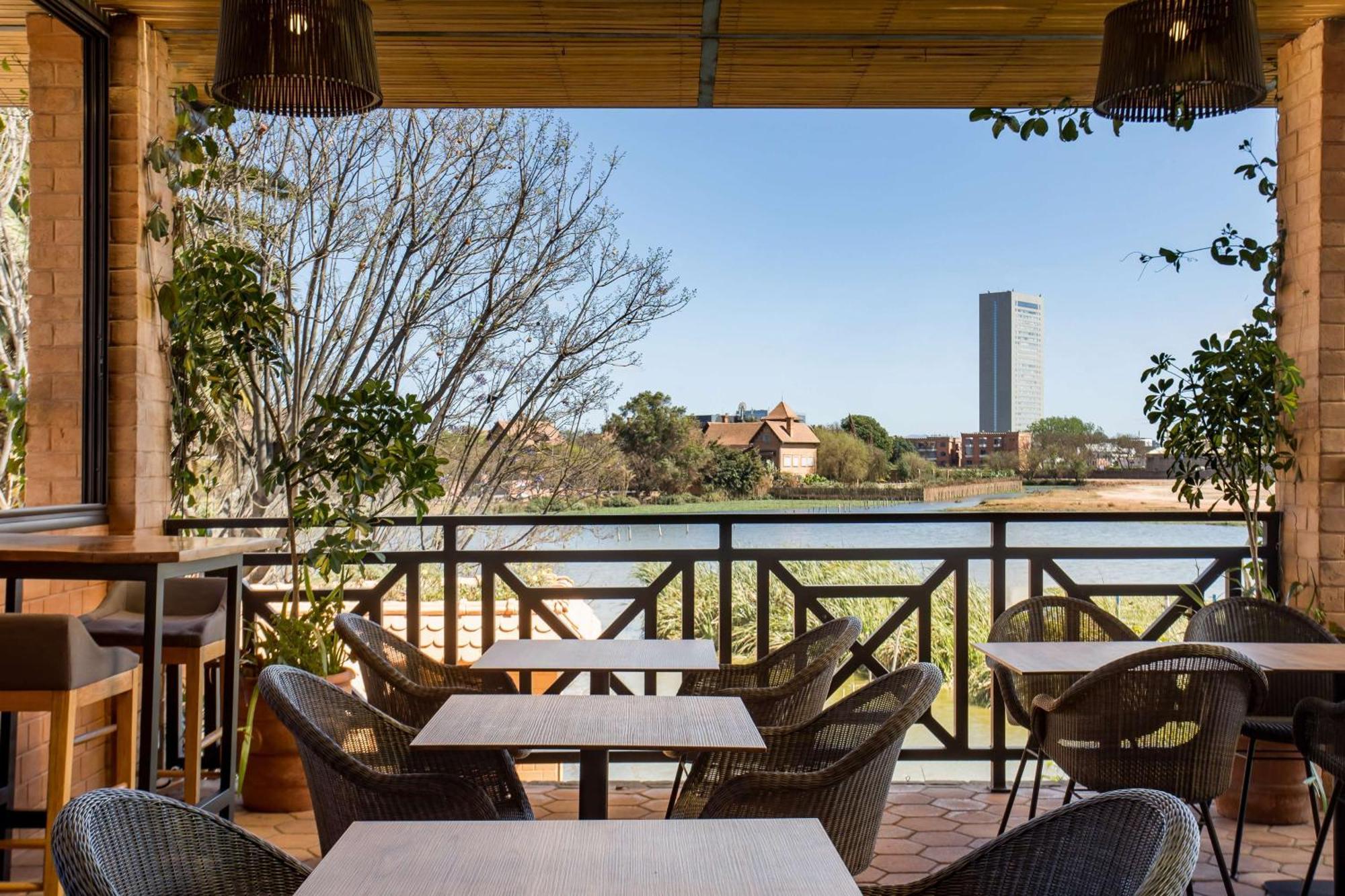 Radisson Hotel Tamboho Waterfront Antananarivo Ngoại thất bức ảnh