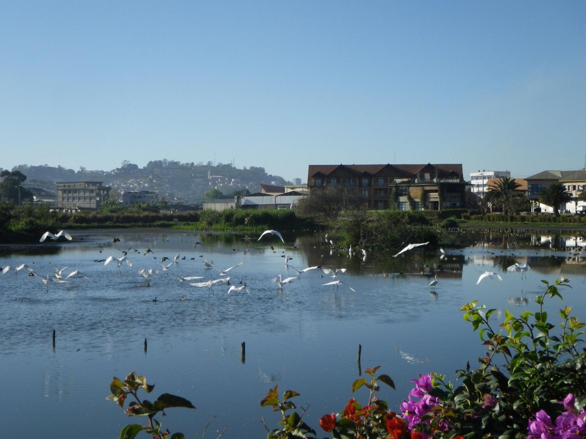 Radisson Hotel Tamboho Waterfront Antananarivo Ngoại thất bức ảnh