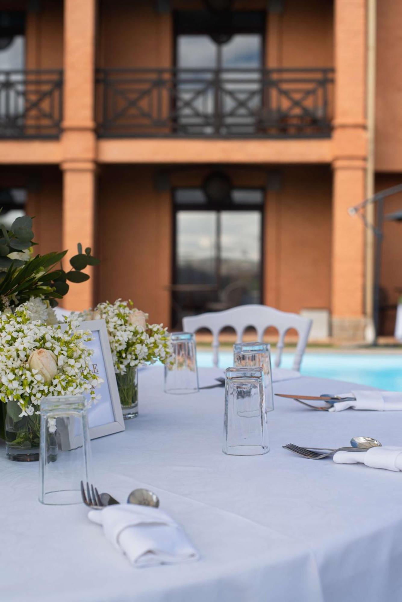 Radisson Hotel Tamboho Waterfront Antananarivo Ngoại thất bức ảnh