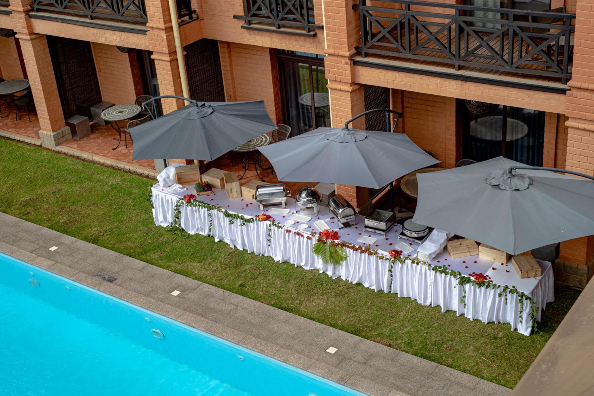 Radisson Hotel Tamboho Waterfront Antananarivo Ngoại thất bức ảnh